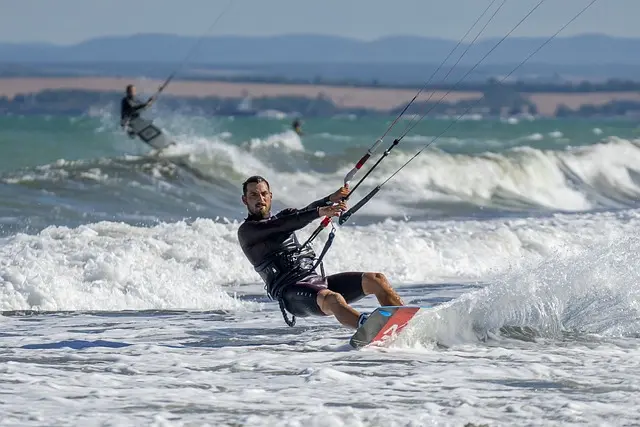 KiteSurfing - kto powiedział że nie da spędzać czasu nad wodą w formie ekstremalnej?