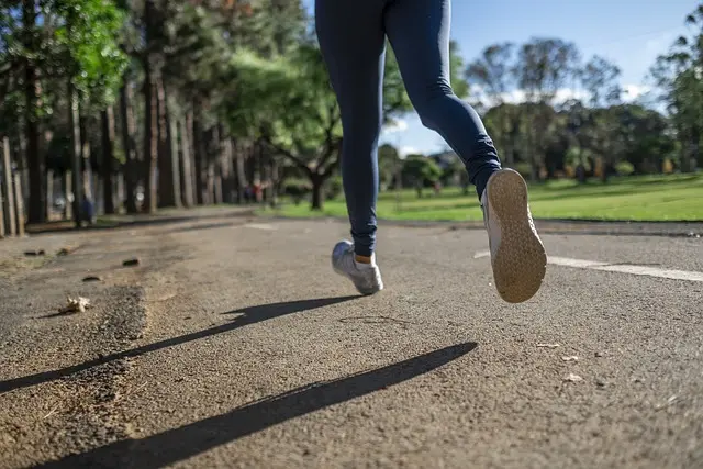 Warto biegać nie tylko za promocjami, ale także dla zdrowia - zadbaj też o dobre buty do biegania.